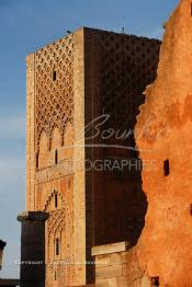 Image du Maroc Professionnelle de  Le Minaret de la mosquée (Tour Hassan) qui fît construite à la fin du XIIe siècle par le Sultan Yacoub el Mansour (dynastie Almohade) désireux de construire la plus grande mosquée du monde doté de 400 colonnes, la construction n’a pas été achevé suite à la mort du sultan en 1199, La tour Hassan est le symbole de Rabat son esplanade abrite le Mausolée Mohammed V de Rabat, Jeudi 15 Février 2007. (Photo / Abdeljalil Bounhar)